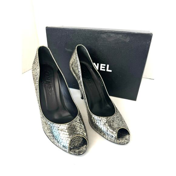 Chanel Silver Metallic Textured Leather Peep Toe Pumps Heels Size 38.5 - Picture 6 of 11